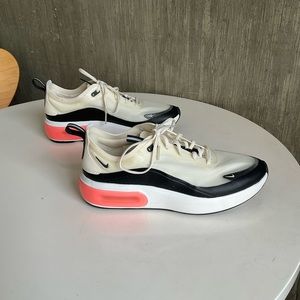 Women’s Nike Airmax Dia SE- 9